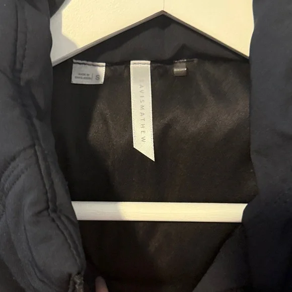 Travis Mathew’s Women's Black  Puffer Jacket - Picture 2 of 4